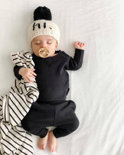 Load image into Gallery viewer, Hi. Black Hand Knit Beanie Hat   M (6-24 months)
