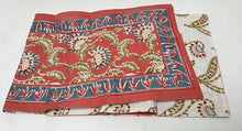 Load image into Gallery viewer, Table Runner 60&quot; Jenny Rose 2725A
