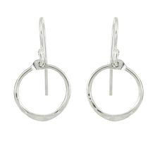 Load image into Gallery viewer, Plata - Small Overlap Circle Earrings: Sterling Silver
