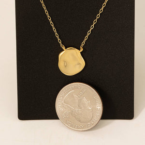 Hammered Coin Pendant Necklace: Gold