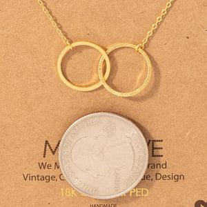 Metallic Dual Circle Pendant Necklace: Silver