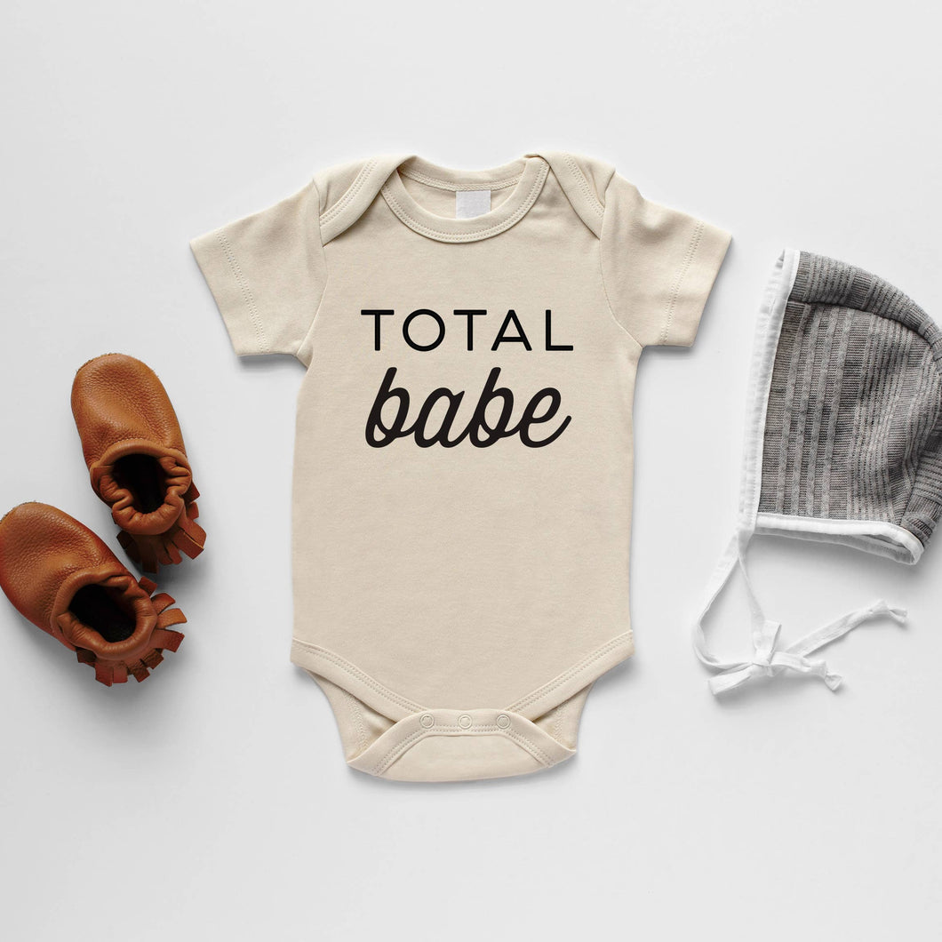 Cream Total Babe Organic Baby Bodysuit: 0-3 Months / Short Sleeve